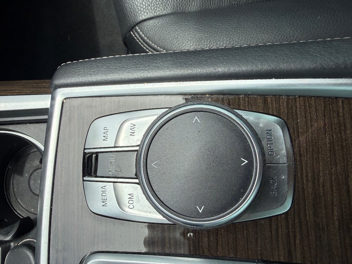 Used 2017 BMW 740i RWD image 18