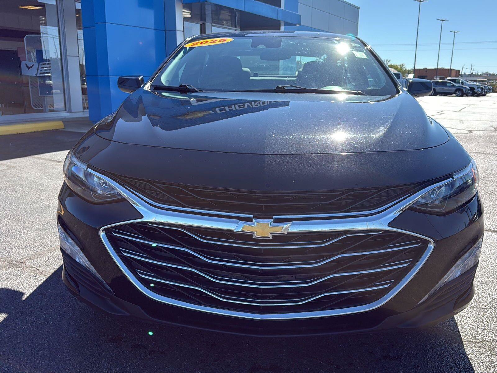 Used 2025 Chevrolet Malibu LT FWD image 8