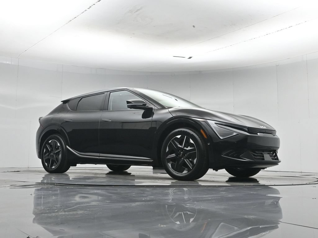 Used 2025 Kia EV6 Wind RWD image 4