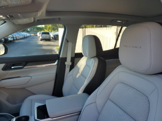 Used 2026 GMC Terrain Denali AWD/4WD image 21
