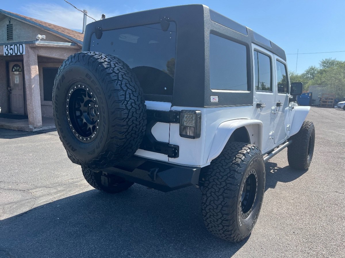Used 2018 Jeep Wrangler Unlimited Rubicon w/ Connectivity Group AWD/4WD image 5