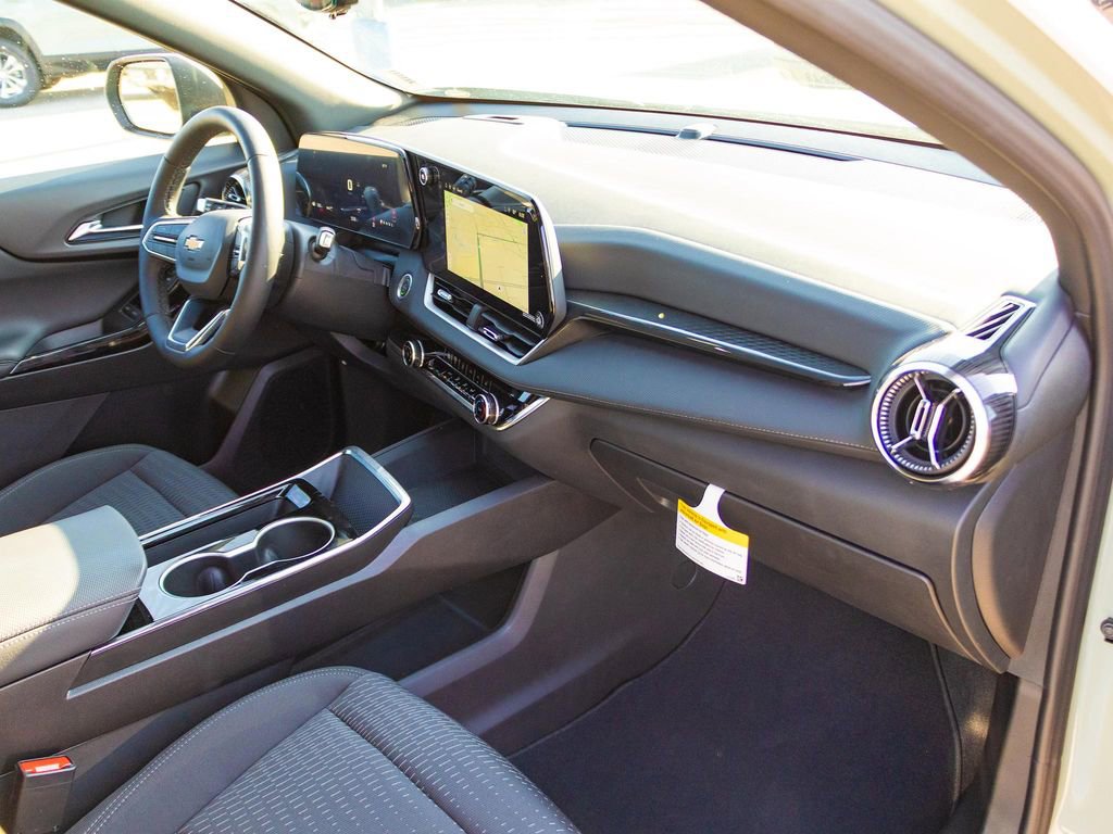 New 2025 Chevrolet Equinox LT w/ Safety and Technology Package image 11