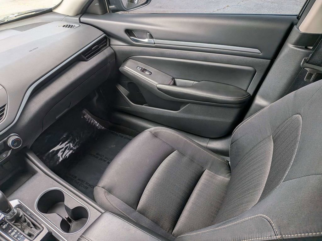 Used 2022 Nissan Altima 2.5 SV FWD image 16
