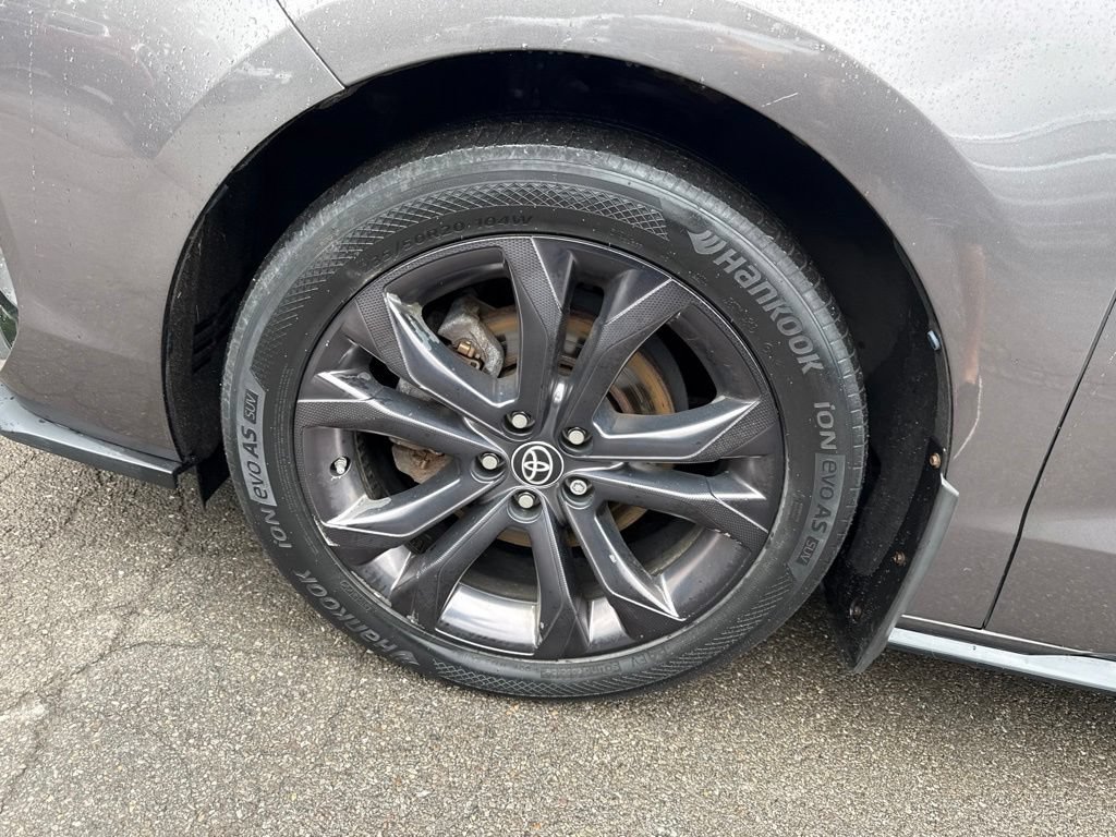 Used 2022 Toyota Sienna XSE w/ XSE Plus Package FWD image 11