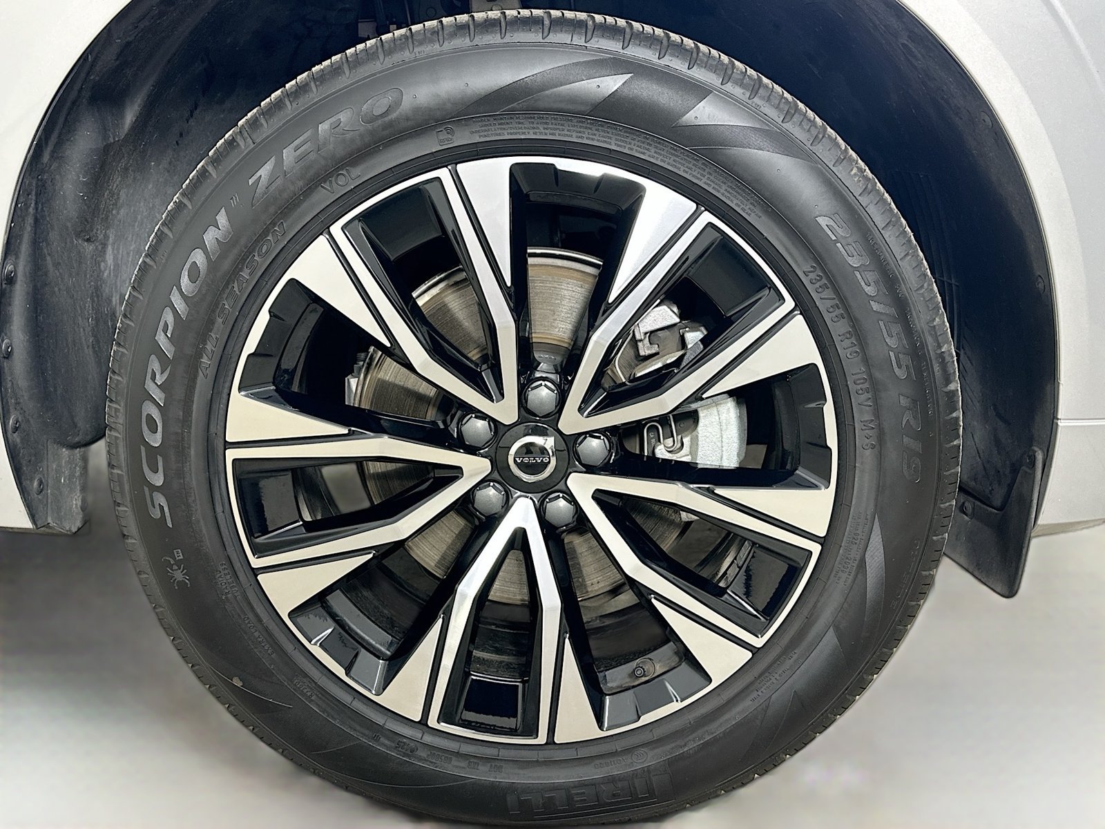 Certified 2025 Volvo XC60 B5 Core AWD/4WD image 10