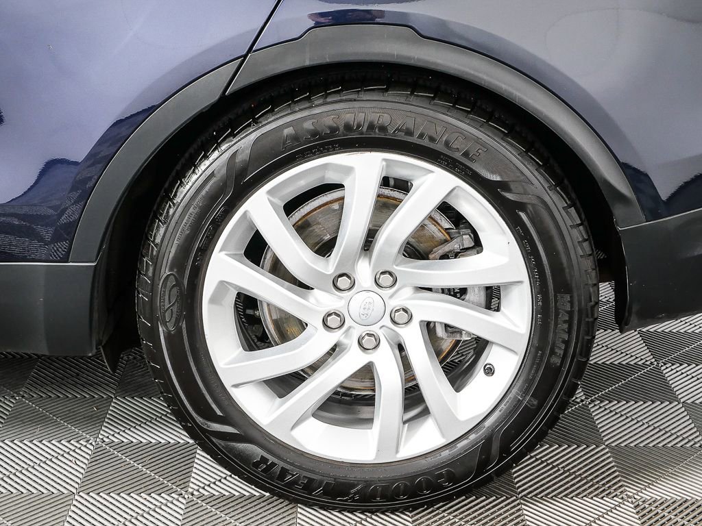 Used 2018 Land Rover Discovery HSE image 38