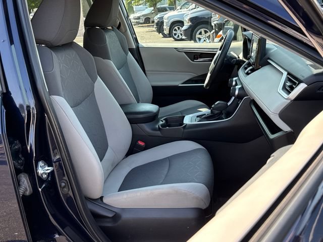 Used 2021 Toyota RAV4 XLE w/ XLE Grade Weather Package AWD/4WD image 23