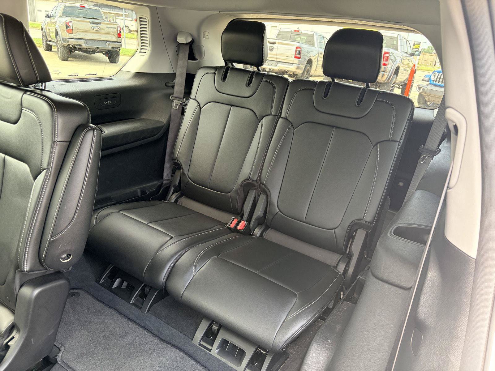 Used 2023 Jeep Grand Cherokee L Limited w/ Black Appearance Package AWD/4WD image 31