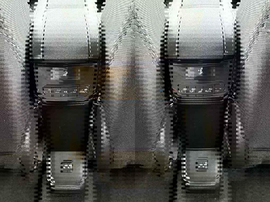 Used 2025 Toyota Highlander LE image 14