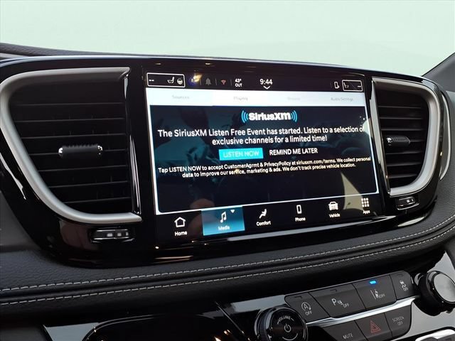 New 2026 Chrysler Pacifica Select FWD image 18