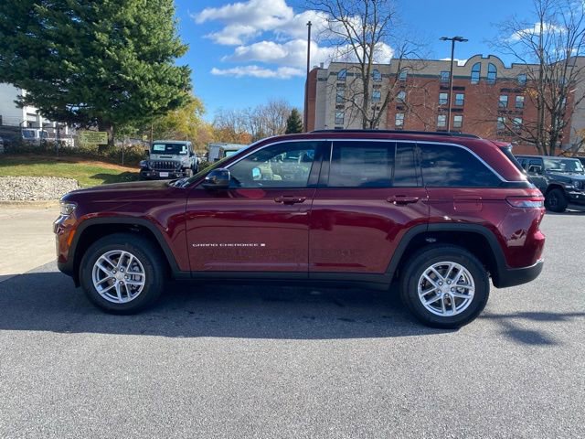 New 2025 Jeep Grand Cherokee Laredo X w/ Luxury Tech Group I AWD/4WD image 4