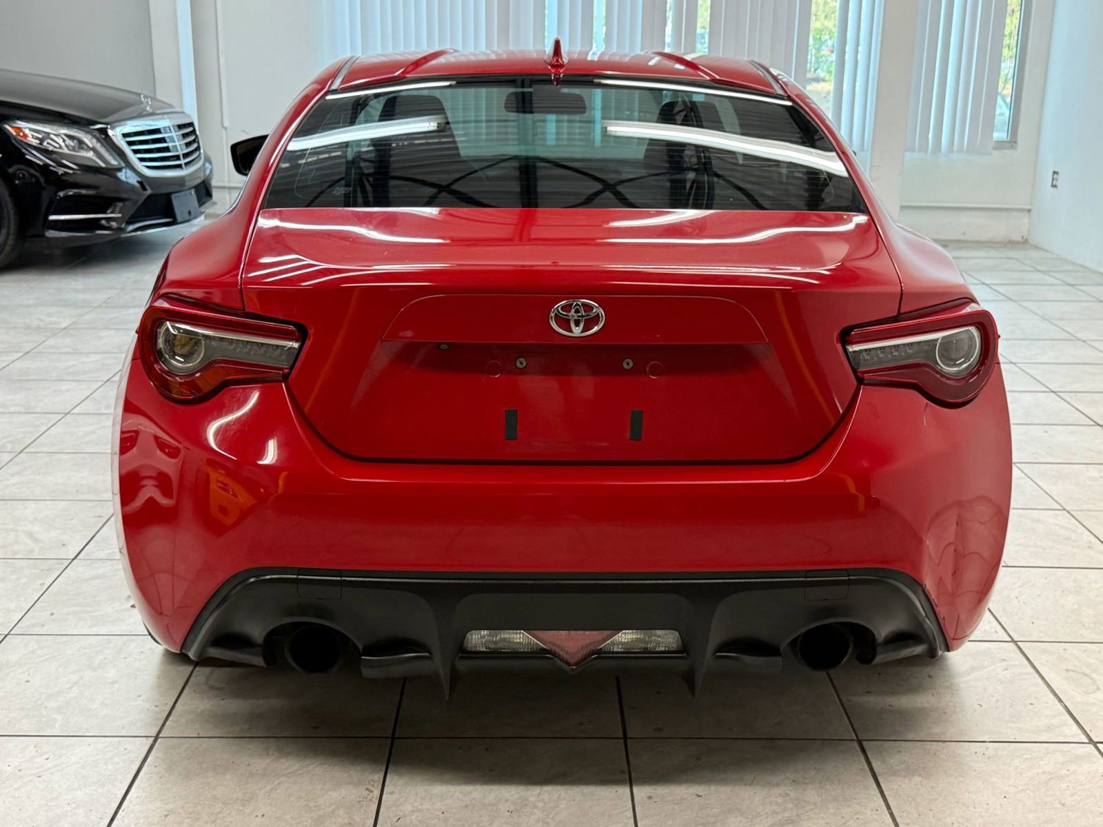 Used 2018 Toyota 86 RWD image 8