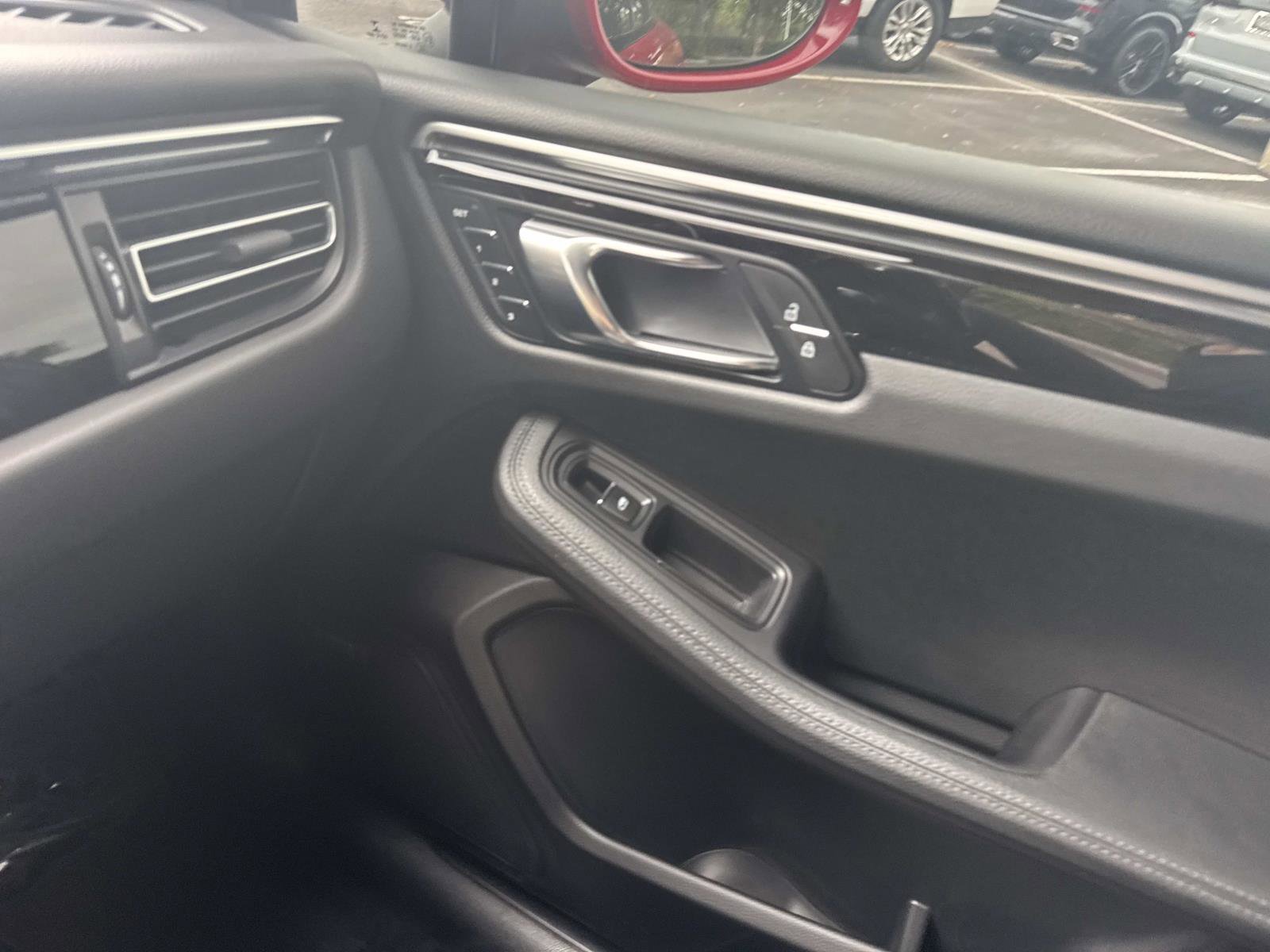 Used 2020 Porsche Macan image 21