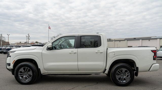 Certified 2025 Nissan Frontier SV image 9