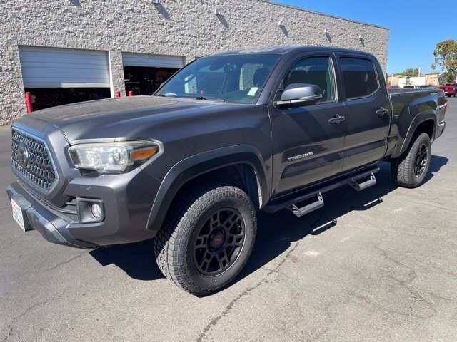 Used 2019 Toyota Tacoma TRD Off-Road w/ Technology Package AWD/4WD image 4