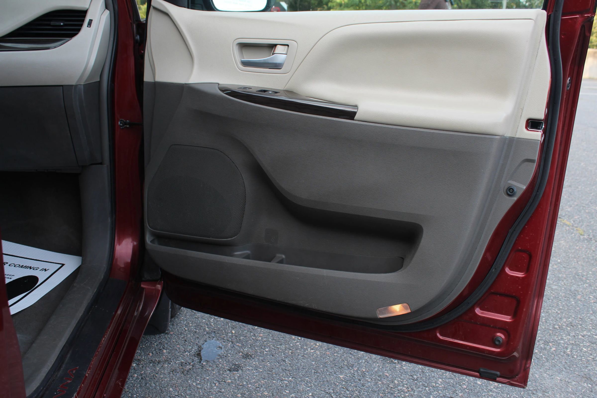 Used 2015 Toyota Sienna XLE Premium image 17