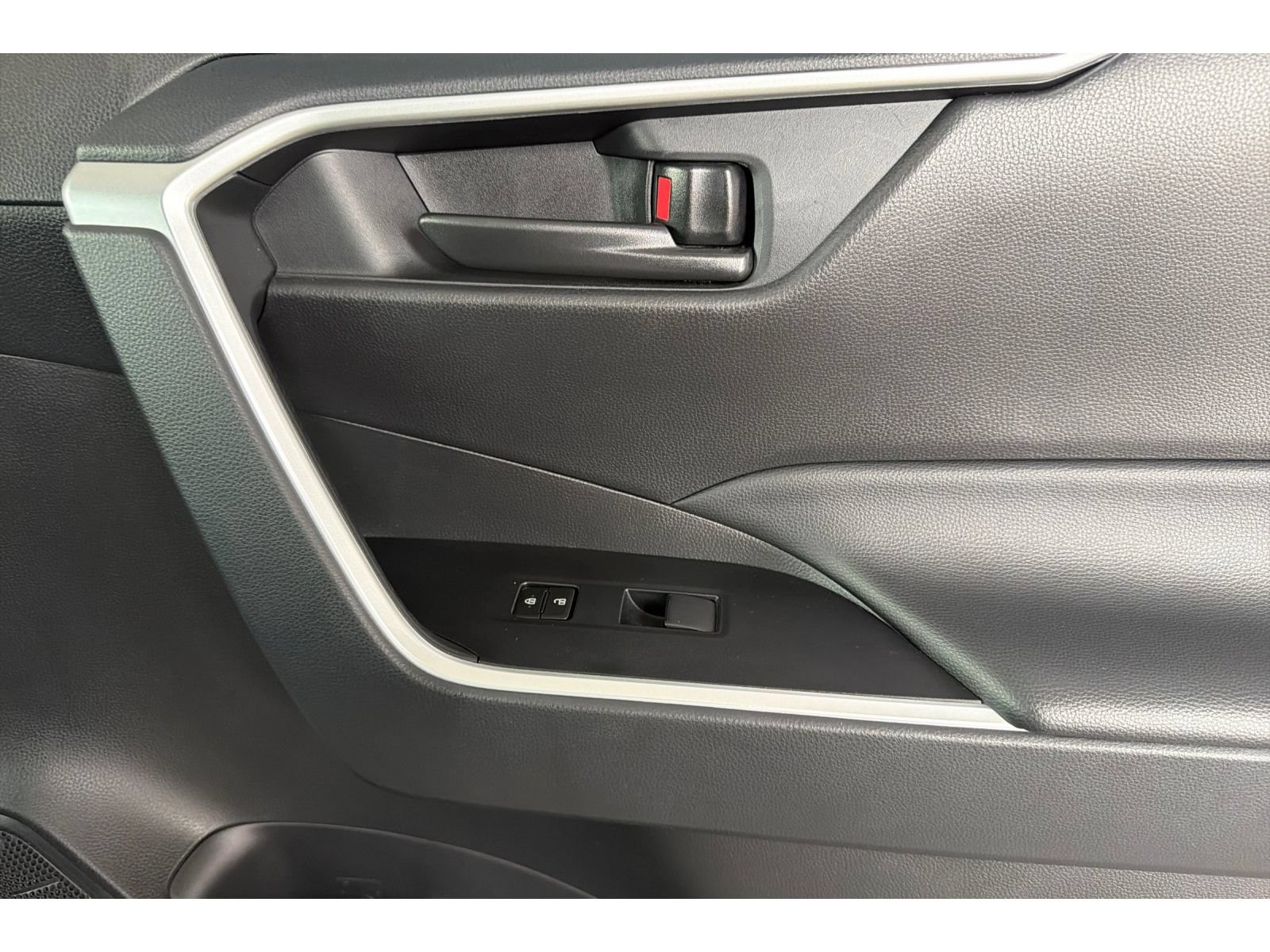 Certified 2025 Toyota RAV4 LE FWD image 19