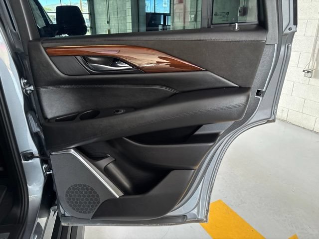 Used 2018 Cadillac Escalade Premium Luxury AWD/4WD image 37