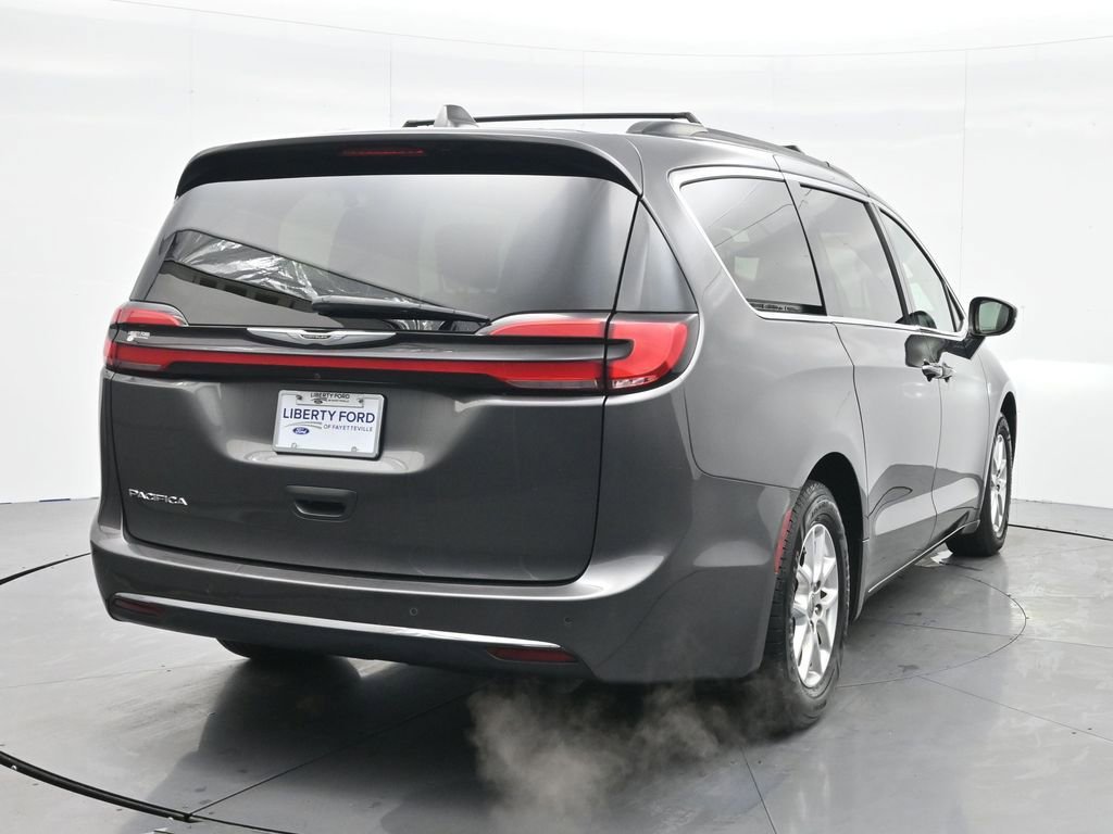 Used 2022 Chrysler Pacifica Touring-L image 8