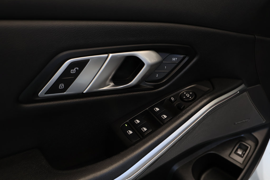 Used 2023 BMW M340i RWD image 15