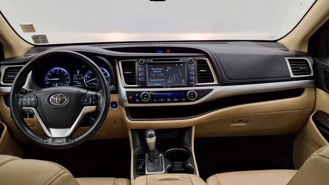 Used 2015 Toyota Highlander XLE image 26