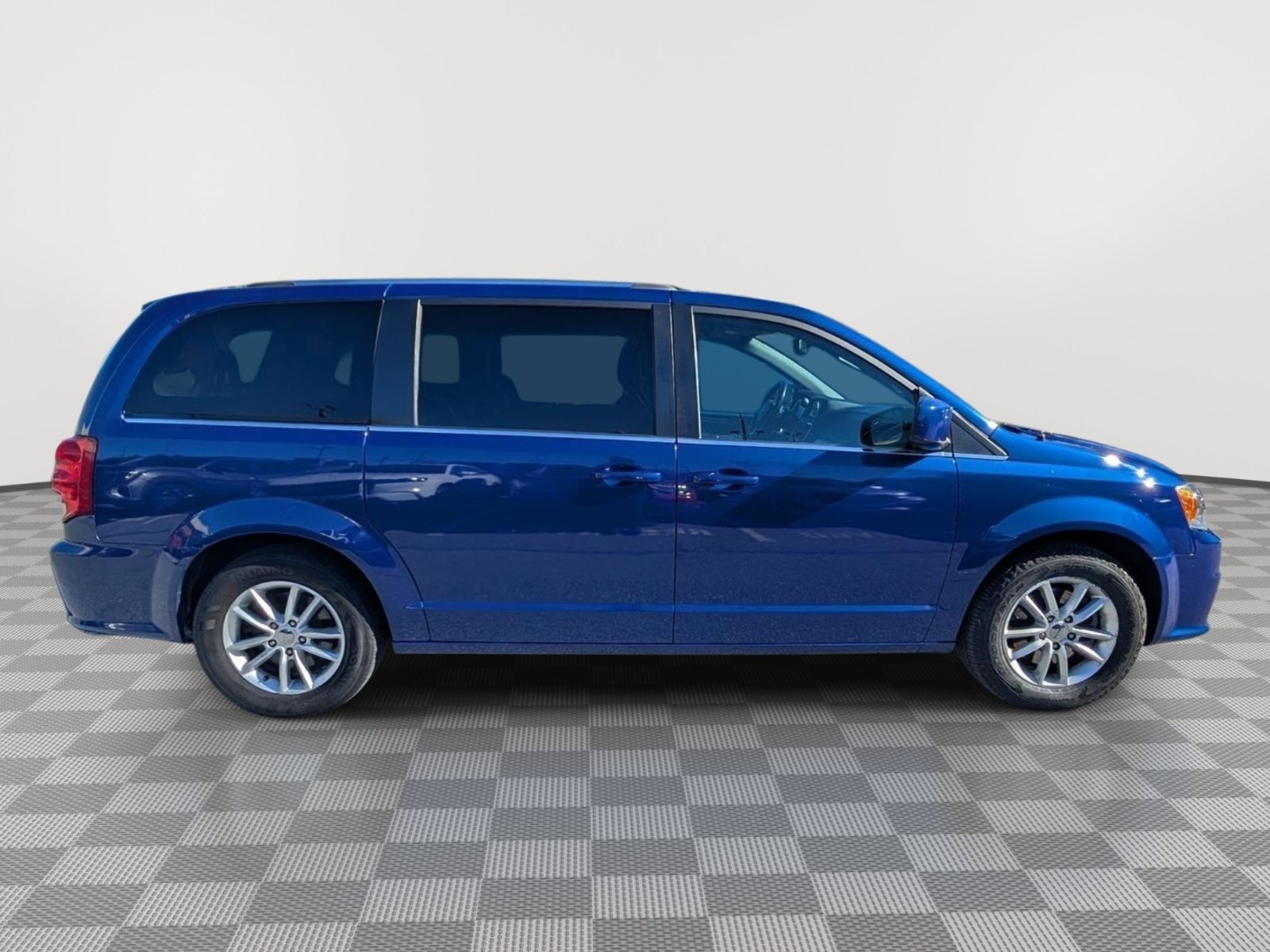 Used 2020 Dodge Grand Caravan SXT FWD image 6