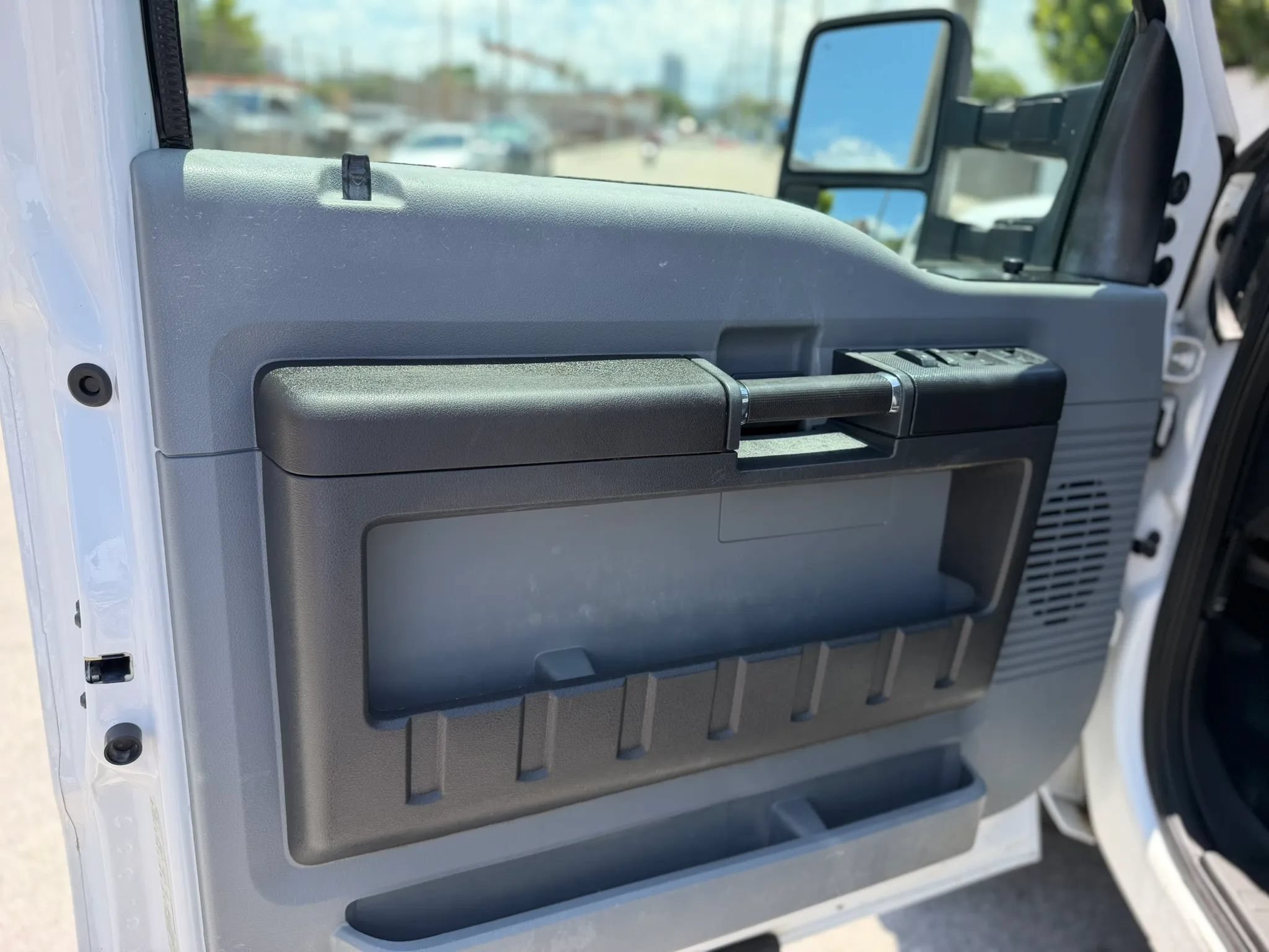 Used 2016 Ford F550 2WD Crew Cab Super Duty w/ Power Equipment Group image 12