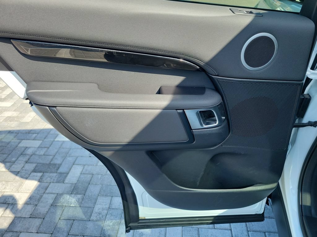 Certified 2025 Land Rover Discovery S AWD/4WD image 22
