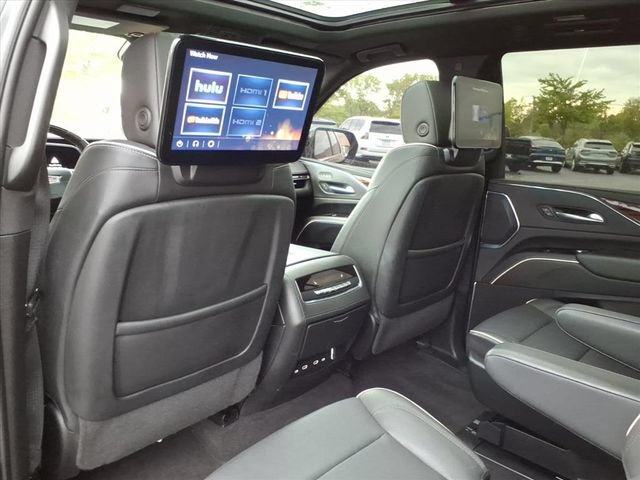 Used 2023 Cadillac Escalade Premium Luxury AWD/4WD image 15
