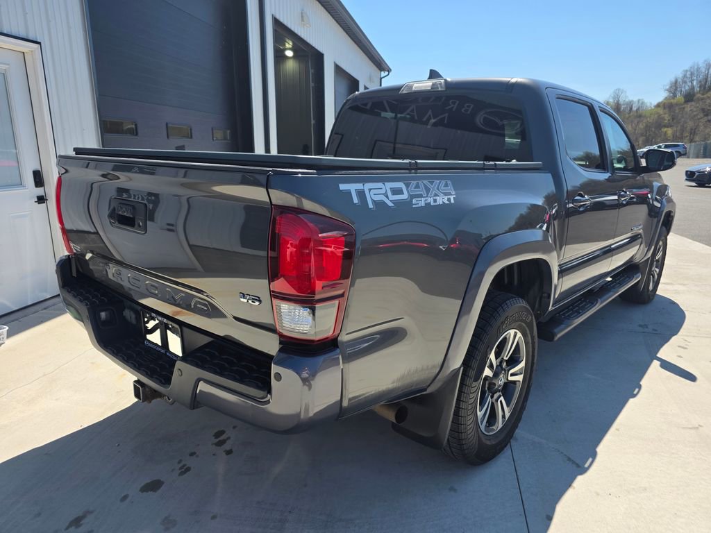 Used 2018 Toyota Tacoma TRD Sport w/ Technology Package image 5