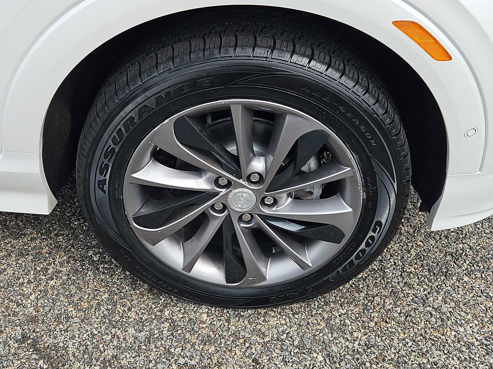 Used 2020 Buick Encore GX Essence w/ Experience Buick Package image 10