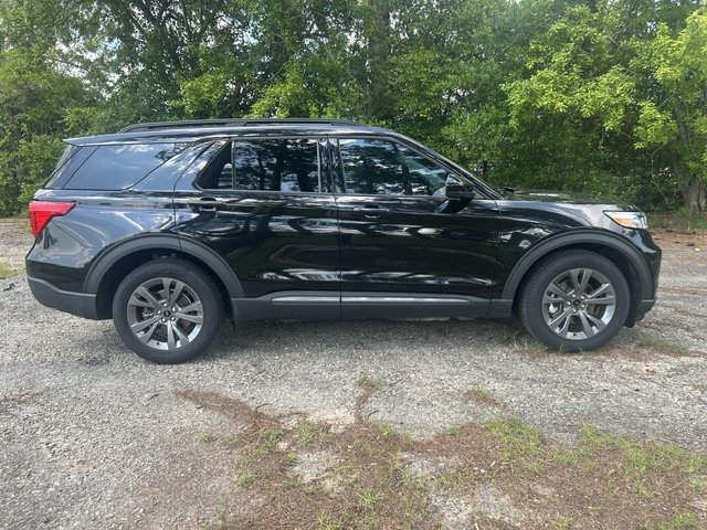 Used 2023 Ford Explorer XLT w/ Equipment Group 202A RWD image 5