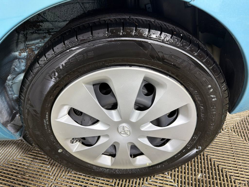 Used 2014 Toyota Prius C One image 18