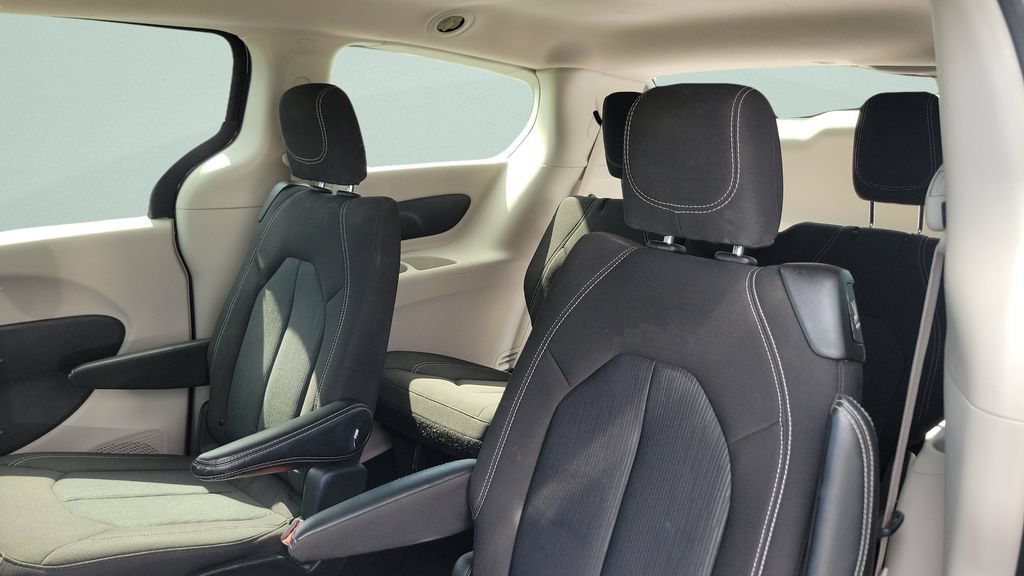 Used 2023 Chrysler Voyager LX FWD image 10