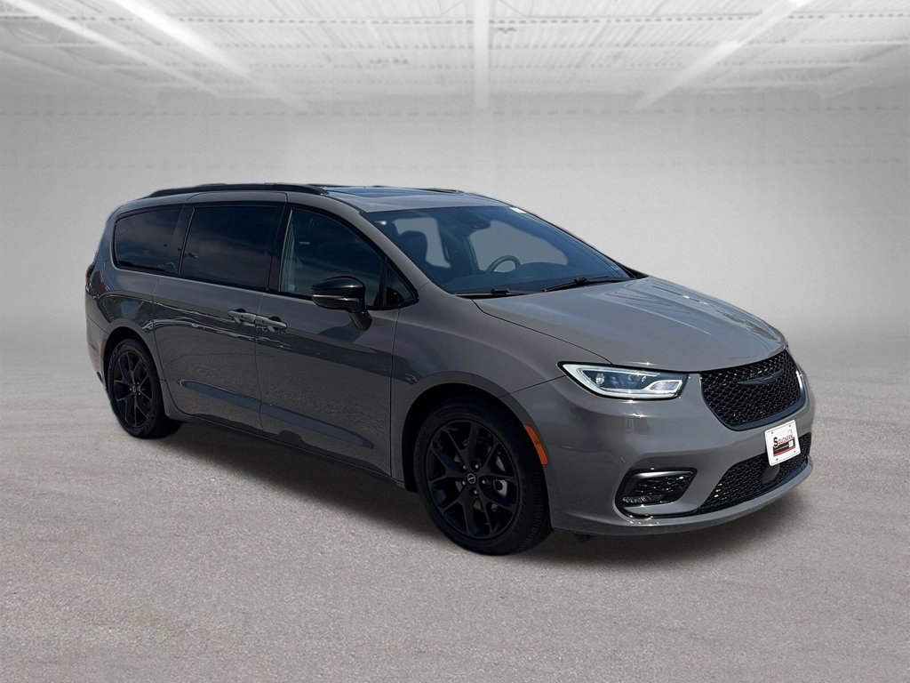 Used 2025 Chrysler Pacifica Limited FWD image 8