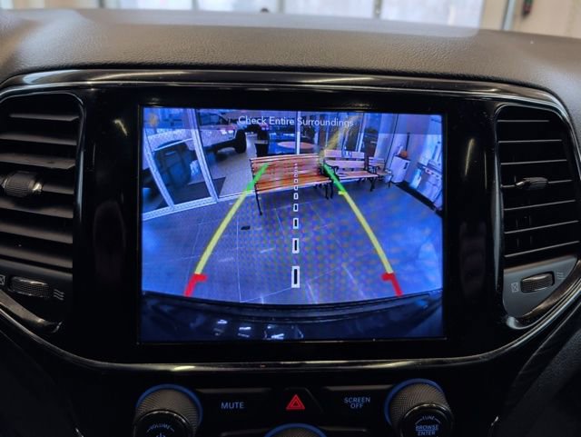 Used 2019 Jeep Grand Cherokee Altitude AWD/4WD image 29