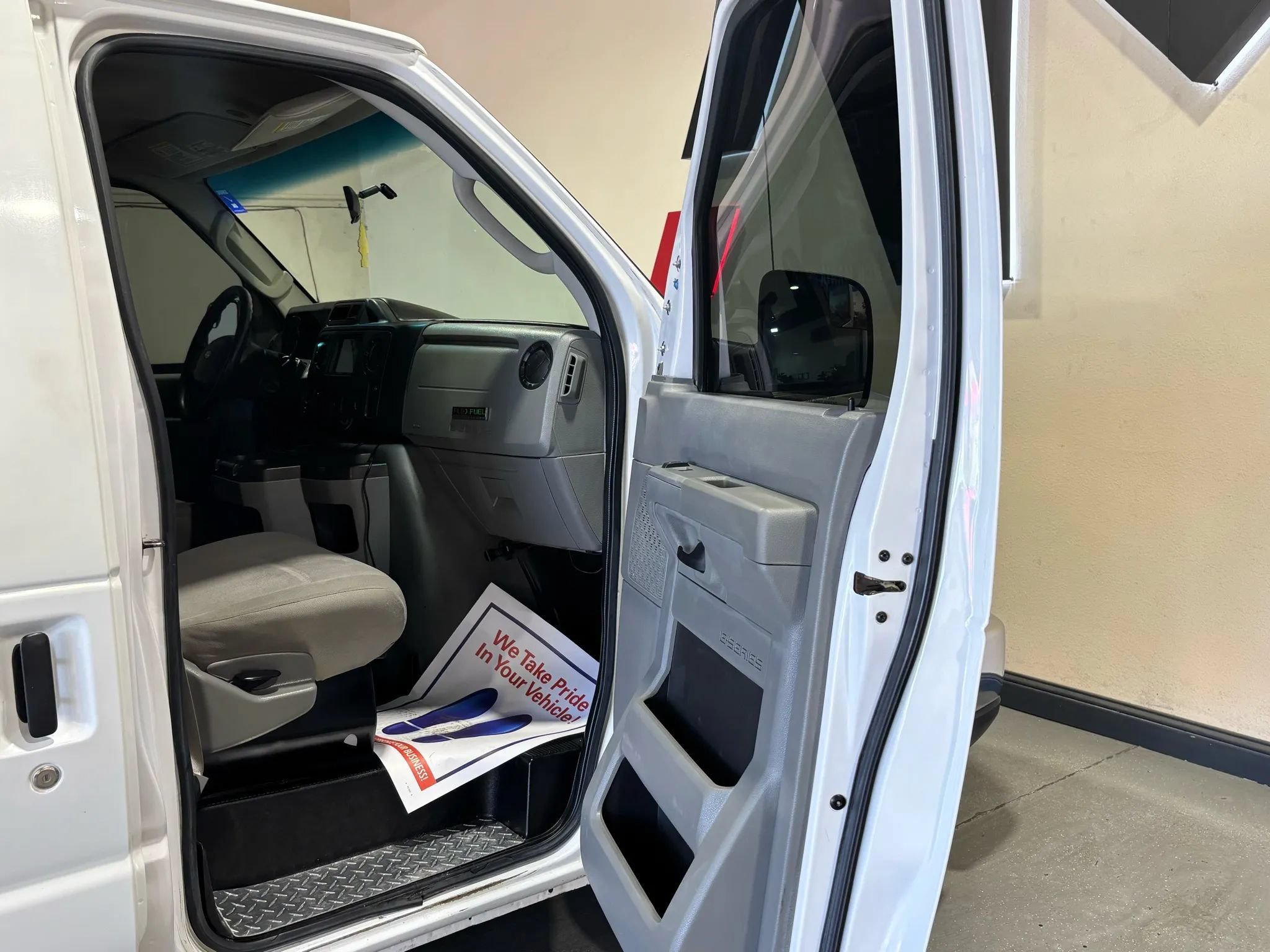 Used 2014 Ford E-350 and Econoline 350 XL RWD image 12