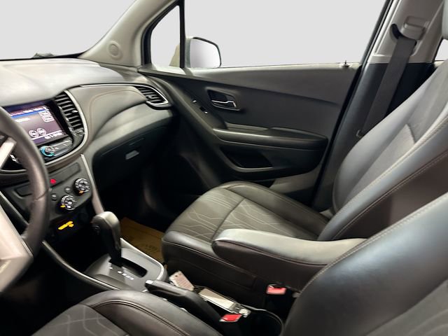 Used 2022 Chevrolet Trax LT w/ LT Convenience Package image 22