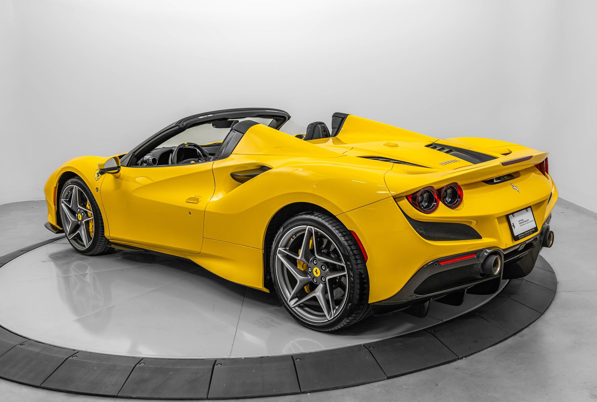 Certified 2022 Ferrari F8 Tributo RWD image 13