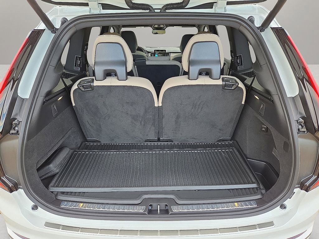 New 2026 Volvo XC90 B6 Plus w/ Protection Package Premier AWD/4WD image 13