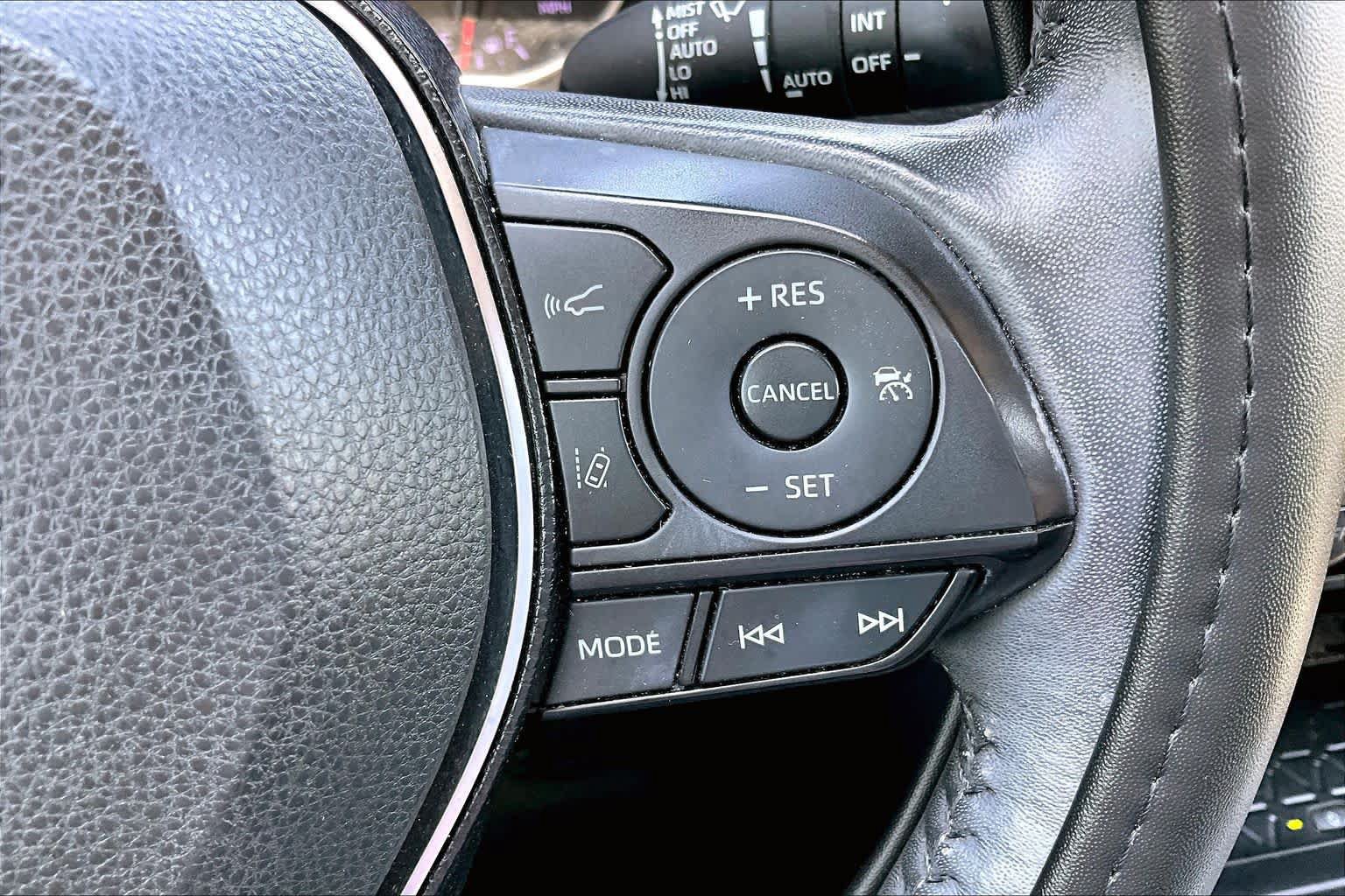Used 2020 Toyota RAV4 XLE Premium FWD image 22
