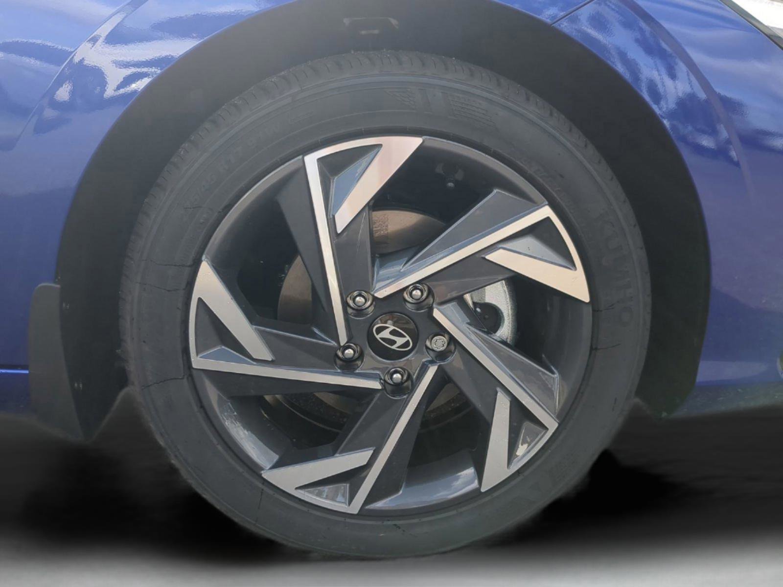 New 2025 Hyundai Elantra Limited image 11