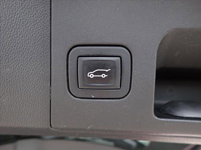 Used 2017 Cadillac XT5 Luxury w/ Driver Awareness Package image 9