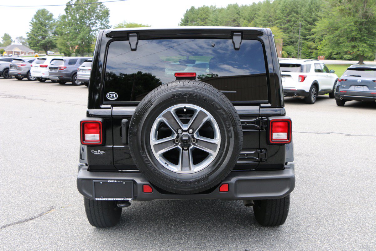 Used 2022 Jeep Wrangler Unlimited Sahara AWD/4WD image 4