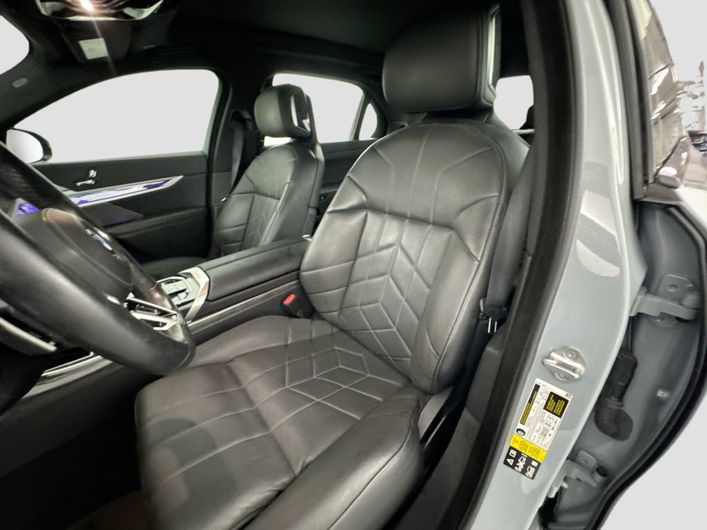 Used 2023 BMW 760i xDrive AWD/4WD image 22