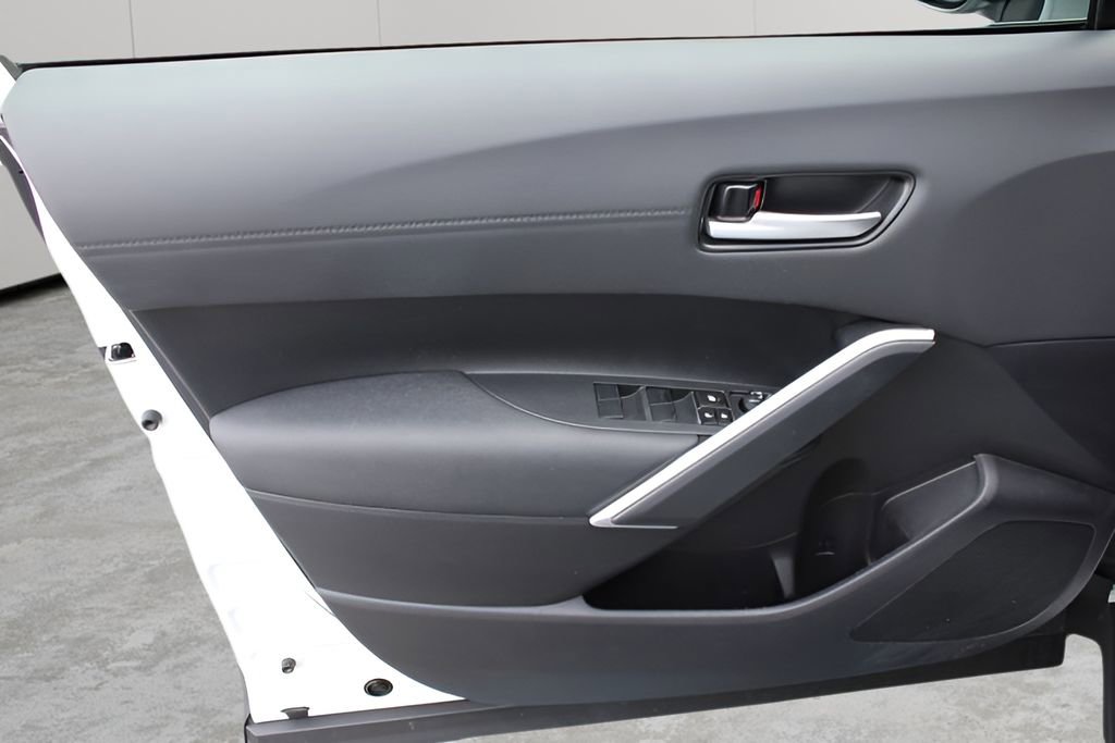 Used 2023 Toyota Corolla Cross XLE w/ Convenience Package image 19