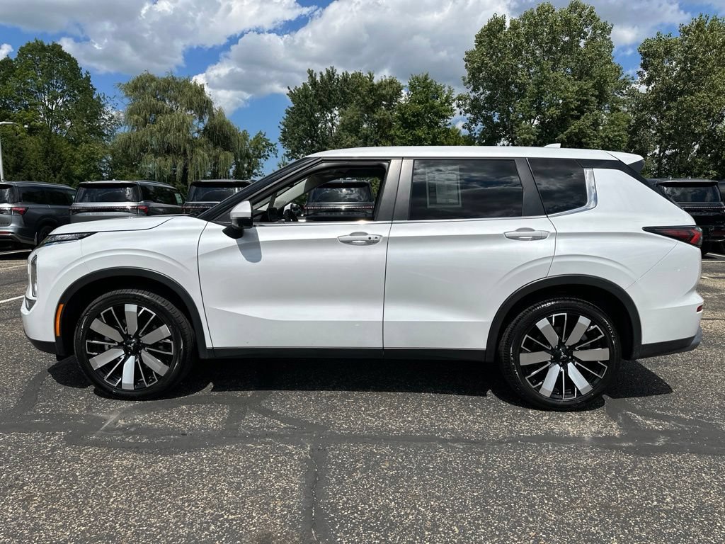 Used 2025 Mitsubishi Outlander SE AWD/4WD image 9