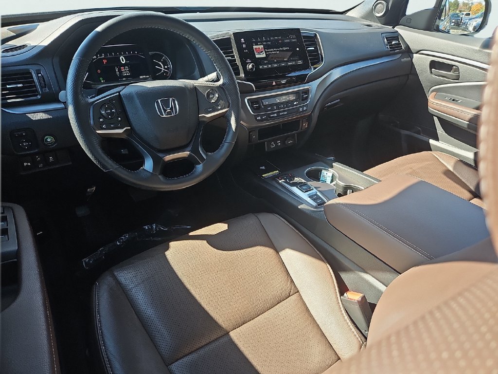 Used 2025 Honda Passport EX-L image 11