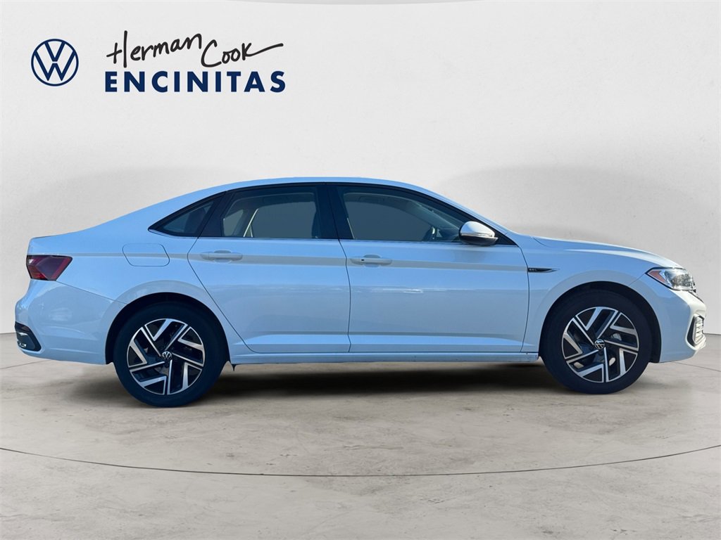 Certified 2024 Volkswagen Jetta SEL image 6