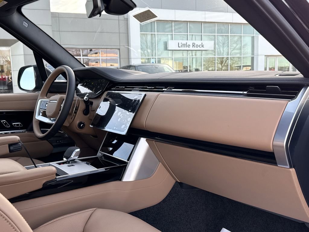 New 2025 Land Rover Range Rover SE image 18